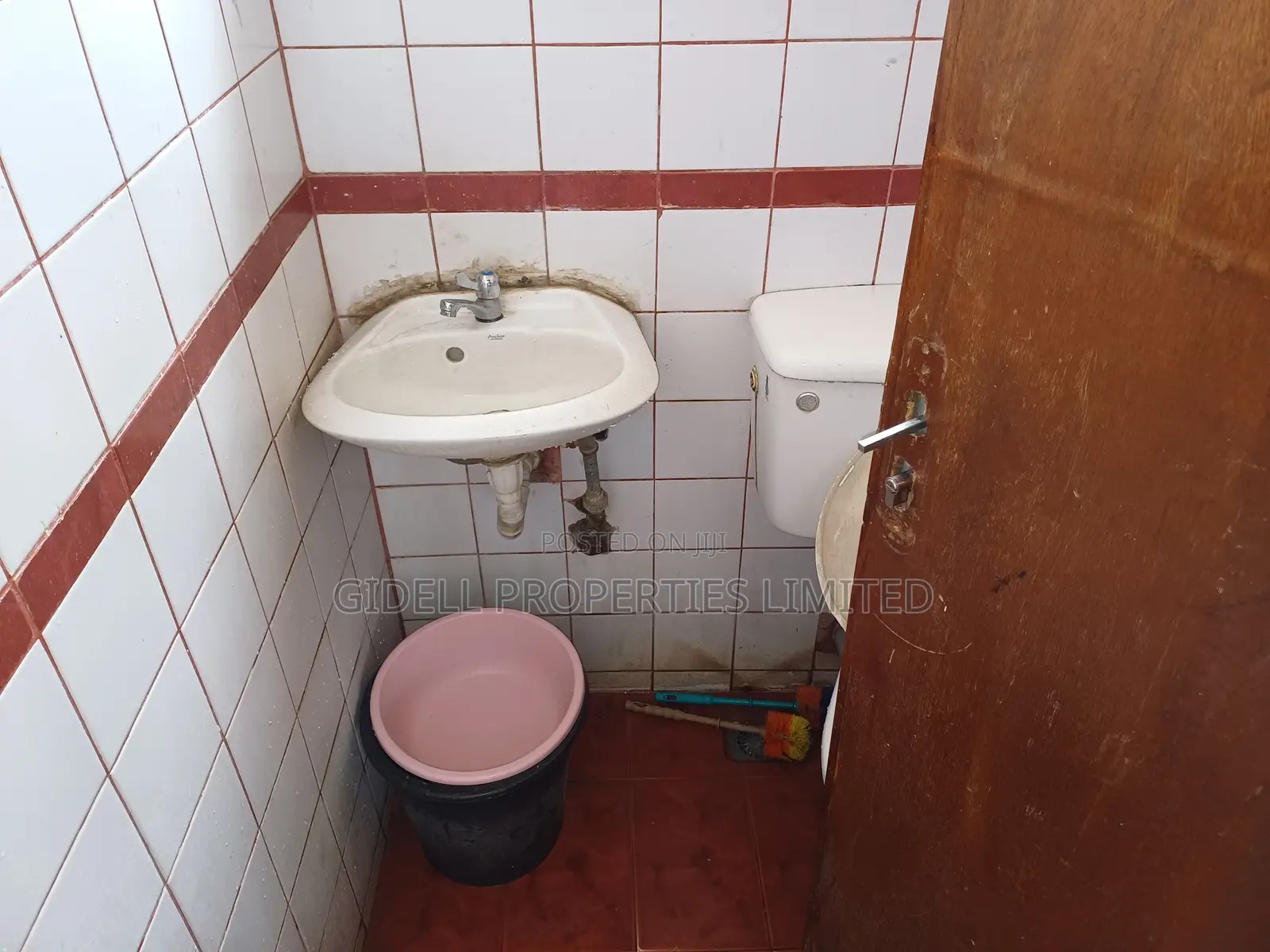 45sqm Office Space on the Second Floor in Wuse 2