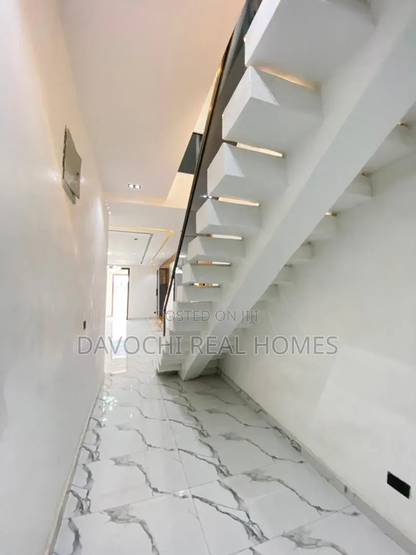 5bdrm Duplex in Lekki Phase 2 for sale in Lekki Phase 2