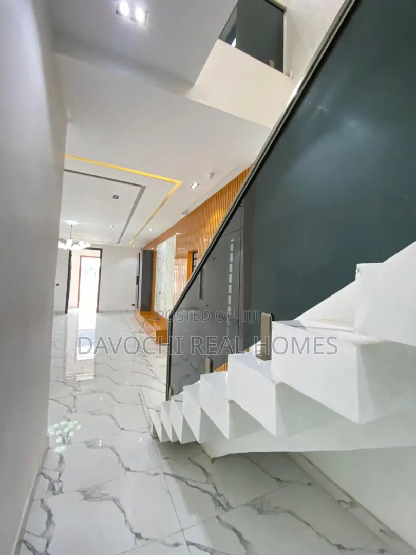 5bdrm Duplex in Lekki Phase 2 for sale in Lekki Phase 2