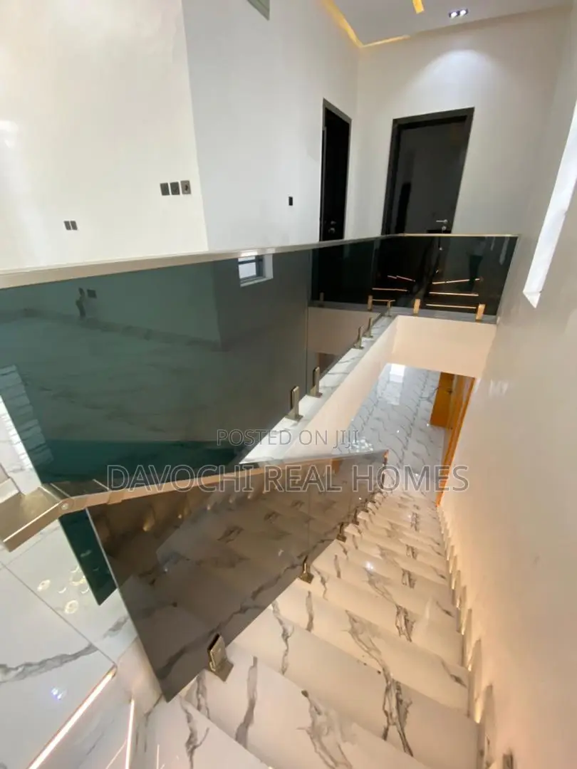 5bdrm Duplex in Lekki Phase 2 for sale in Lekki Phase 2
