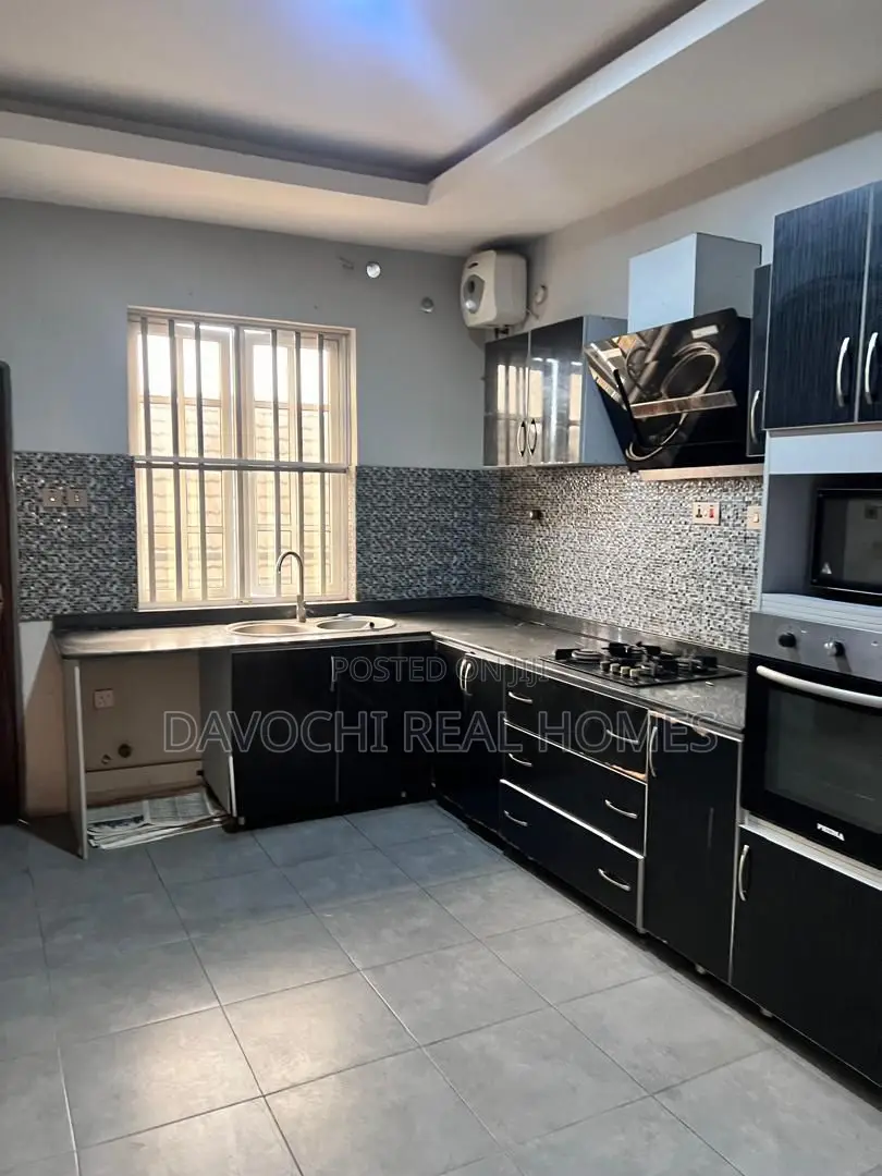 3bdrm Apartment in Lekki Phase 1 for rent in Lekki Phase 1
