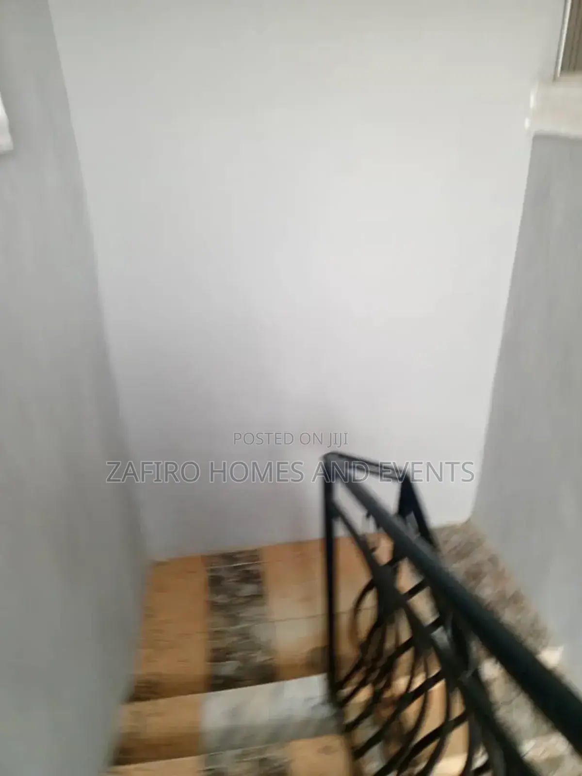 5bdrm Apartment in Elebu Akala Express, Oluyole Estate for sale in Oluyole Estate