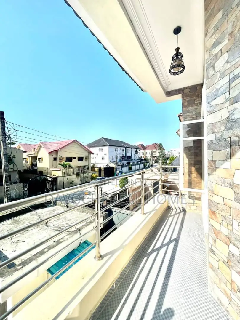 5bdrm Duplex in Ikota for rent in Ikota