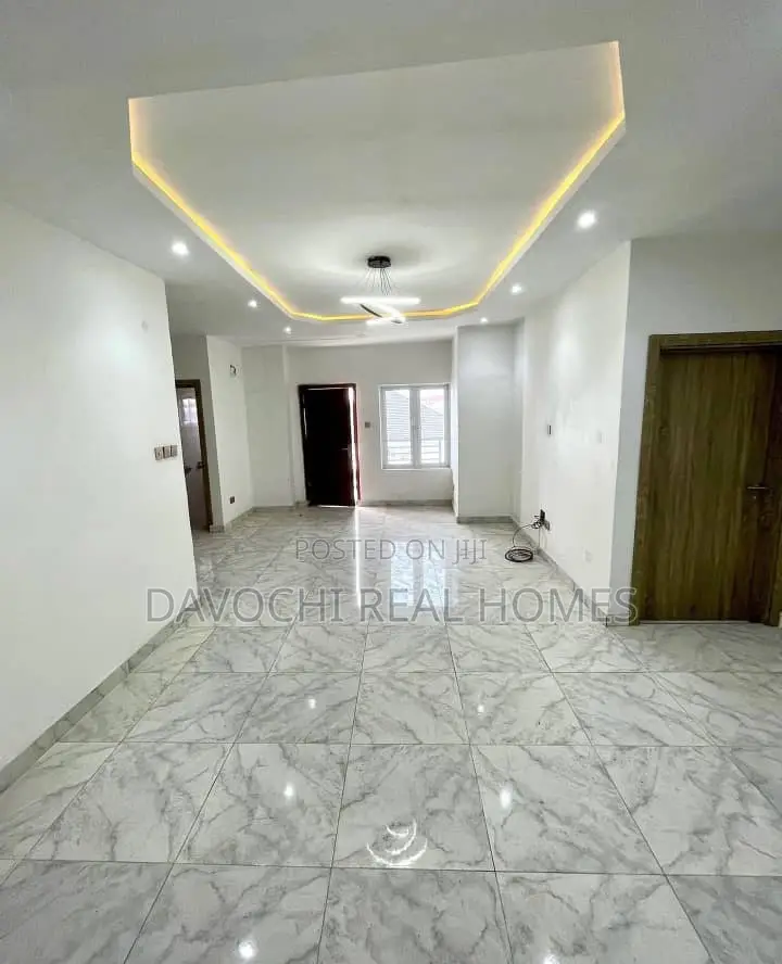 Furnished 3bdrm Apartment in Osapa london for sale in Osapa london