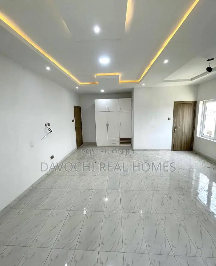 Furnished 3bdrm Apartment in Osapa london for sale in Osapa london