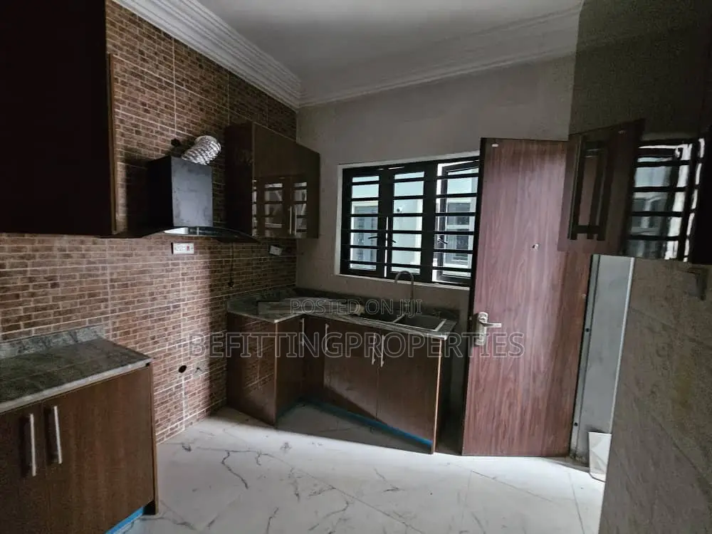 3bdrm Block of Flats in Ikeja for rent in Ikeja