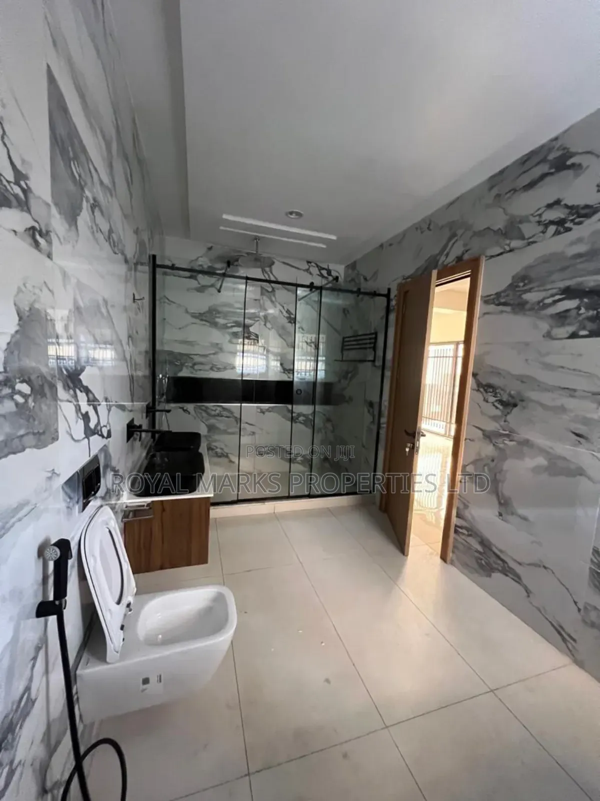 5bdrm Duplex in Guzape District for sale in Guzape District