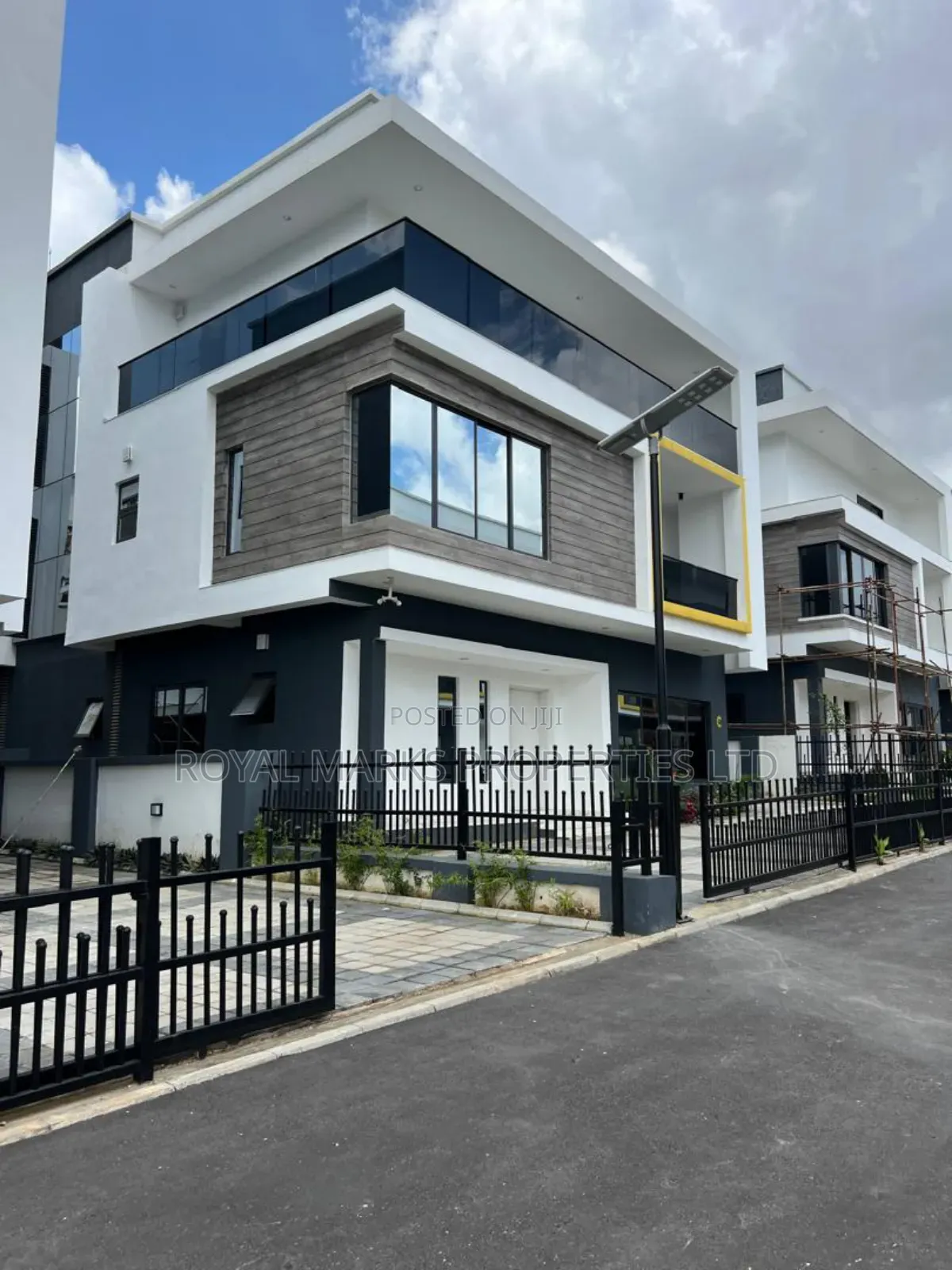 5bdrm Duplex in Guzape District for sale in Guzape District