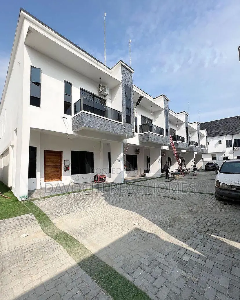 4bdrm Duplex in Ikota for rent in Ikota
