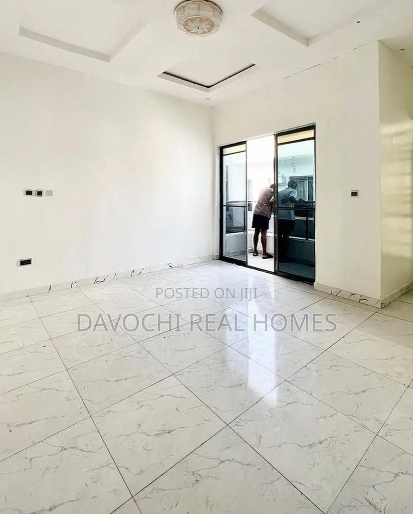 4bdrm Duplex in Ikota for rent in Ikota