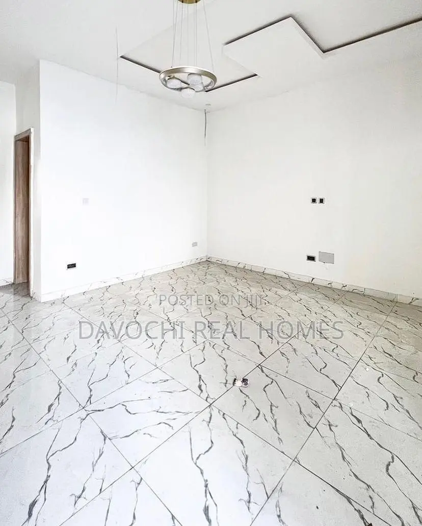 4bdrm Duplex in Ikota for rent in Ikota