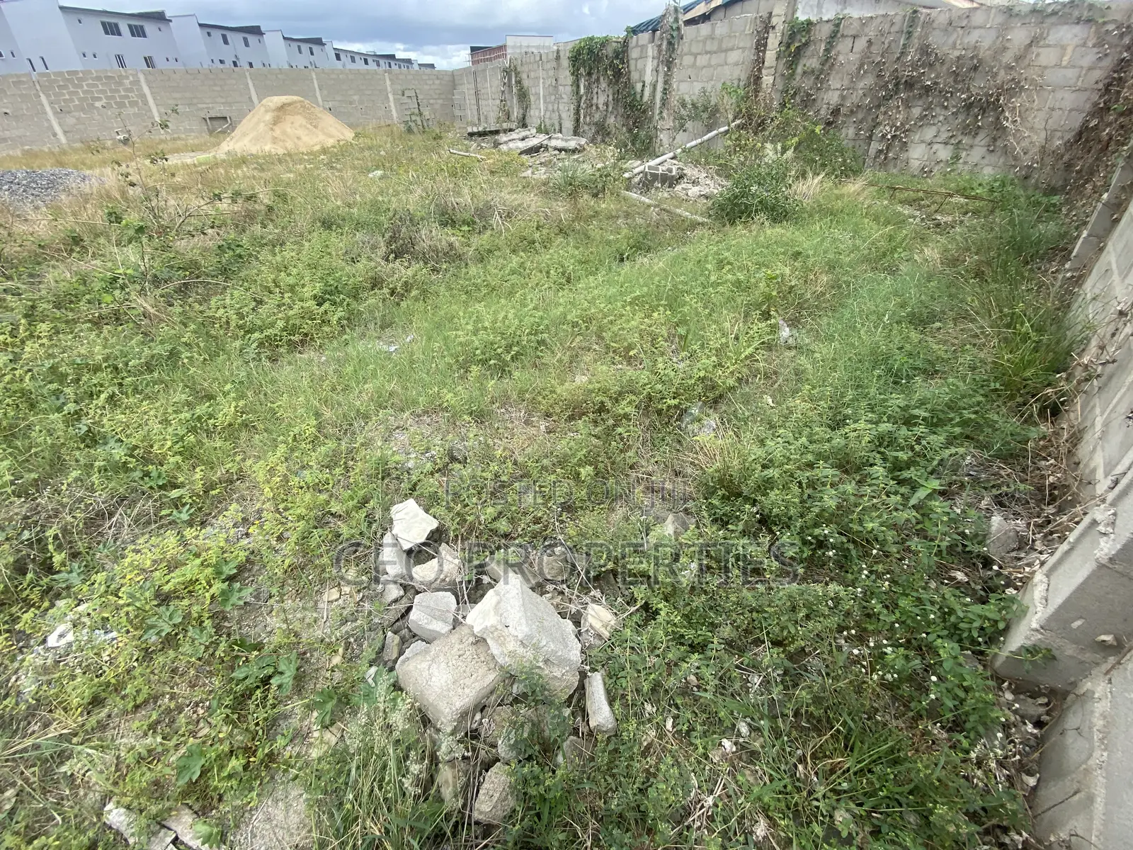 700sqm (Governors Consent) Corner Piece at Fola Oshibo Lekki Phase1 in Lekki Phase 1