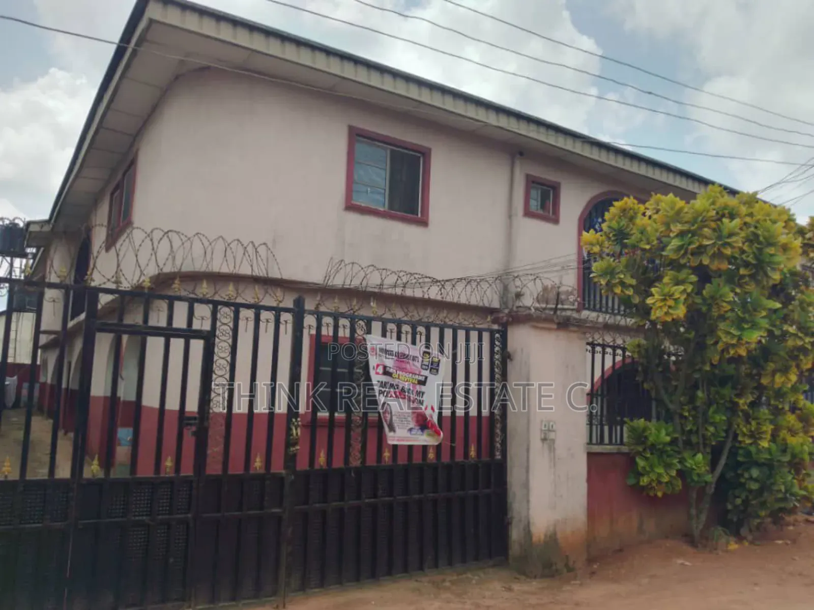 4flat at Country Home,GRA on a 50/100 Close to the Tarred Rd in Benin City