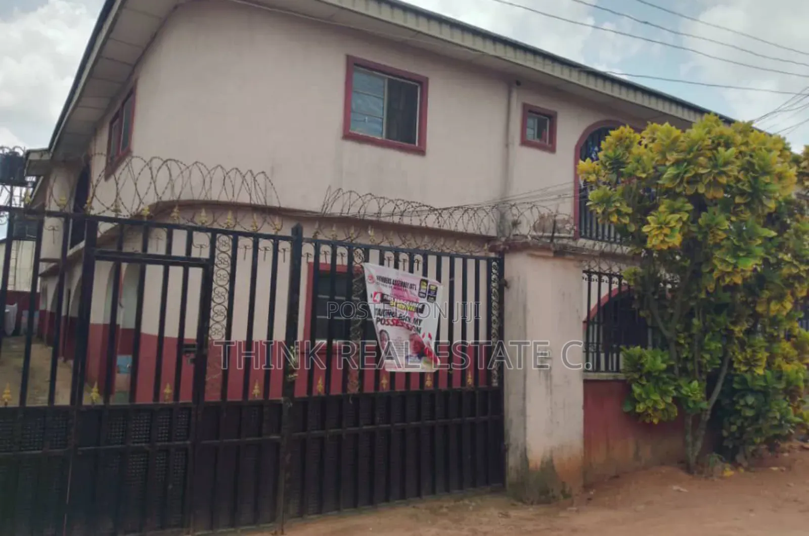 4flat at Country Home,GRA on a 50/100 Close to the Tarred Rd in Benin City
