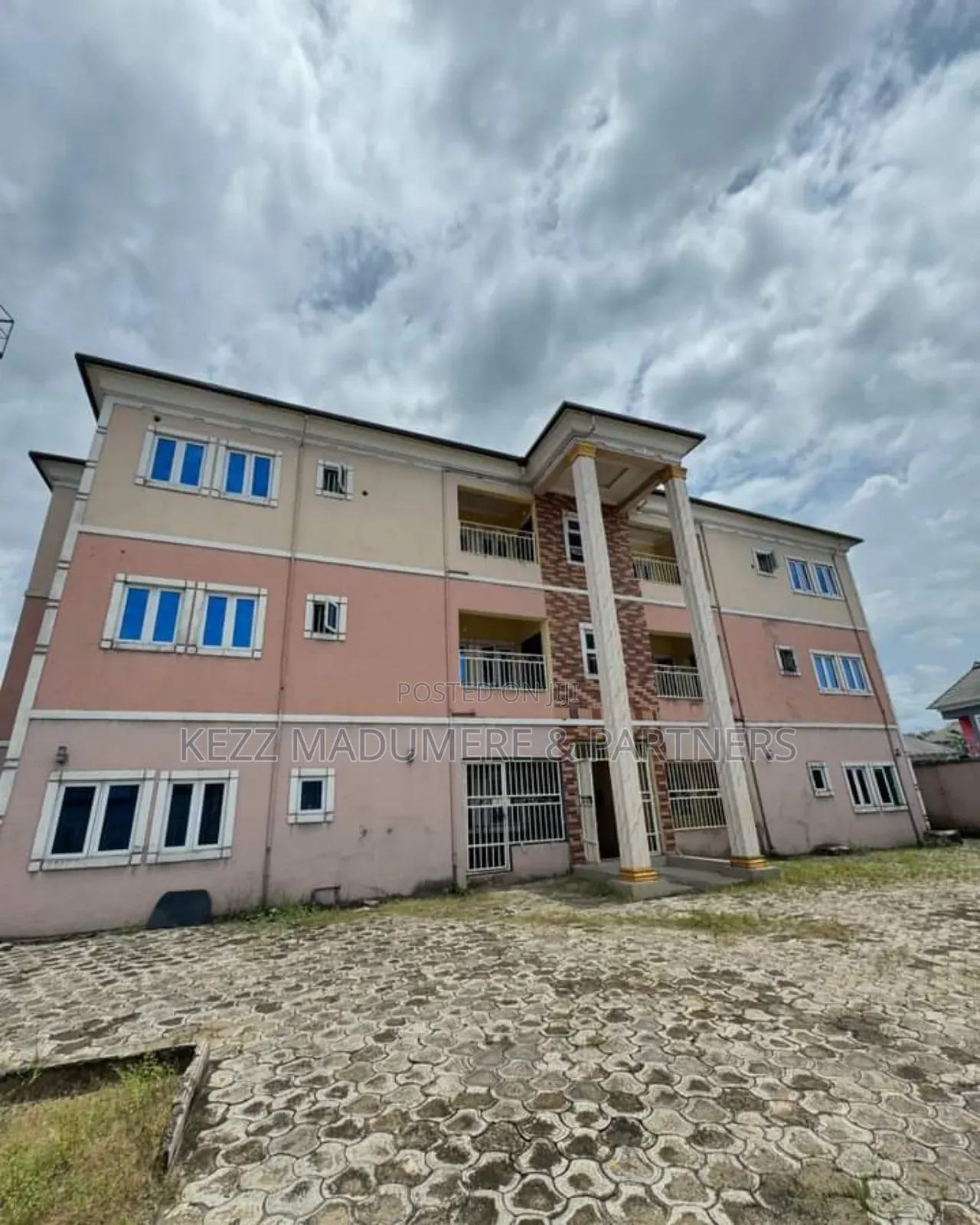 6bdrm Block of Flats in Ozuoba , Port for sale in Port-Harcourt