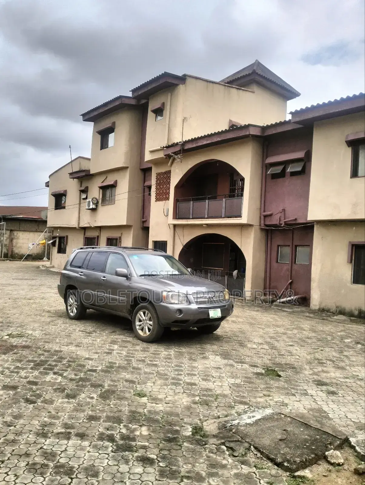 3bdrm Block of Flats in Egbeda Lagos, Iseri Olofin for sale in Iseri Olofin