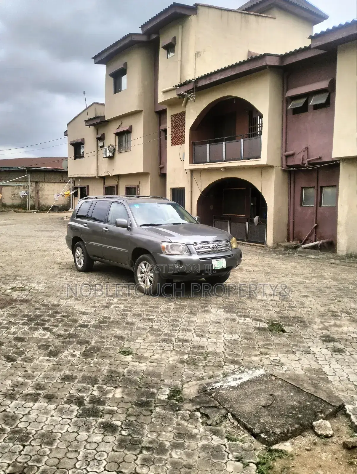 3bdrm Block of Flats in Egbeda Lagos, Iseri Olofin for sale in Iseri Olofin