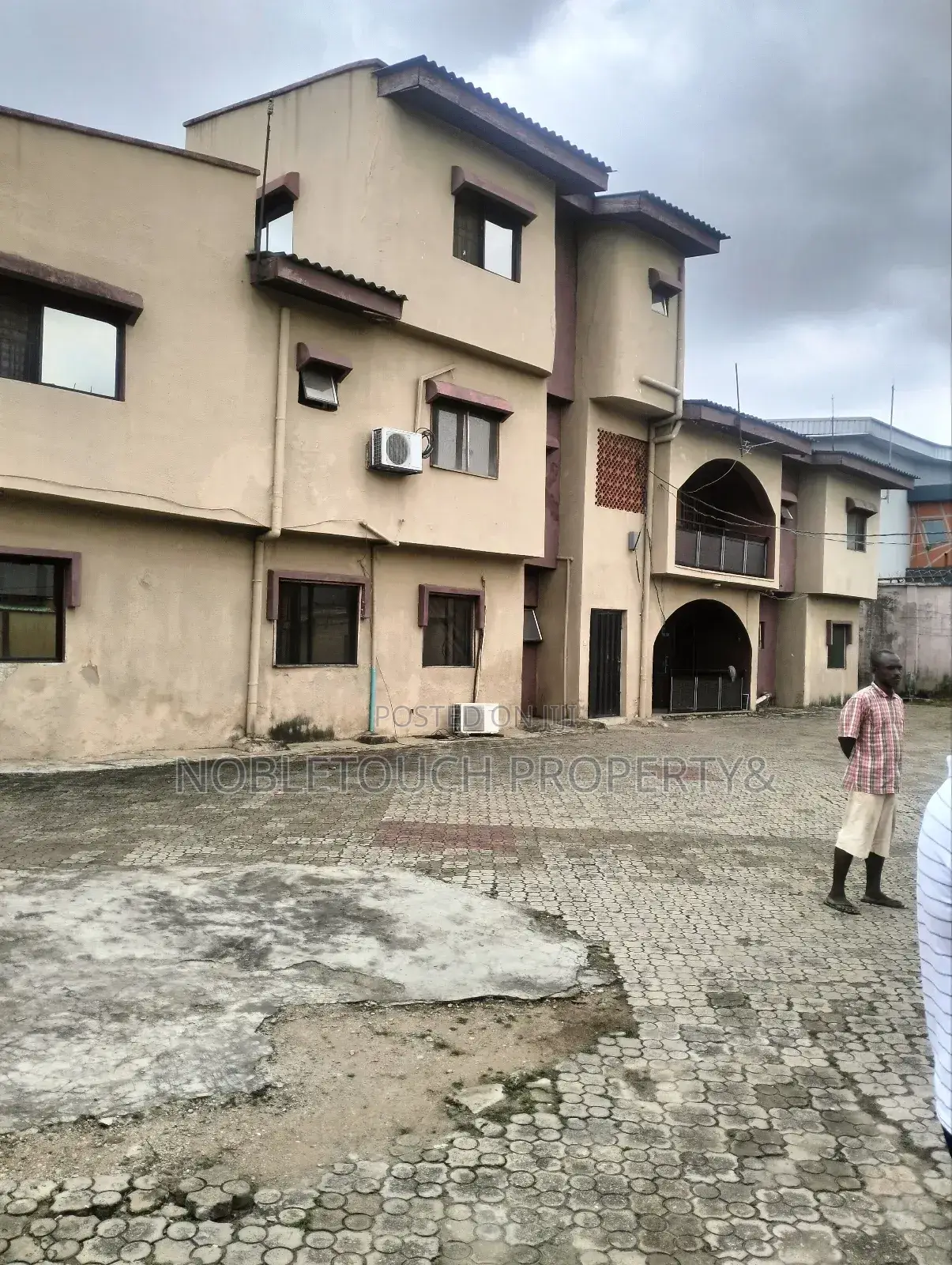 3bdrm Block of Flats in Egbeda Lagos, Iseri Olofin for sale in Iseri Olofin