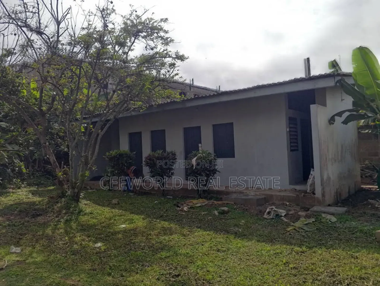 Commercial Building 9 Bedroom Flat in Jericho