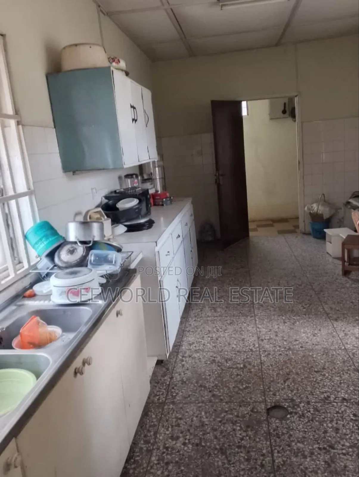 Commercial Building 9 Bedroom Flat in Jericho