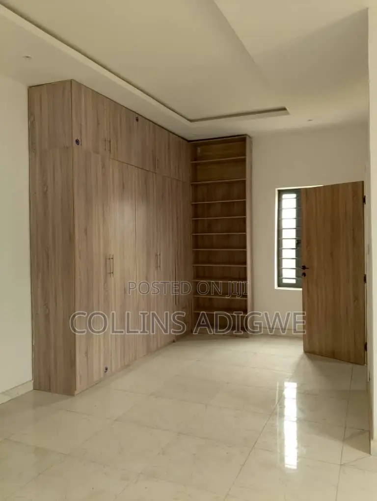 4bdrm Duplex in Orchid Road 3 for sale in Chevron