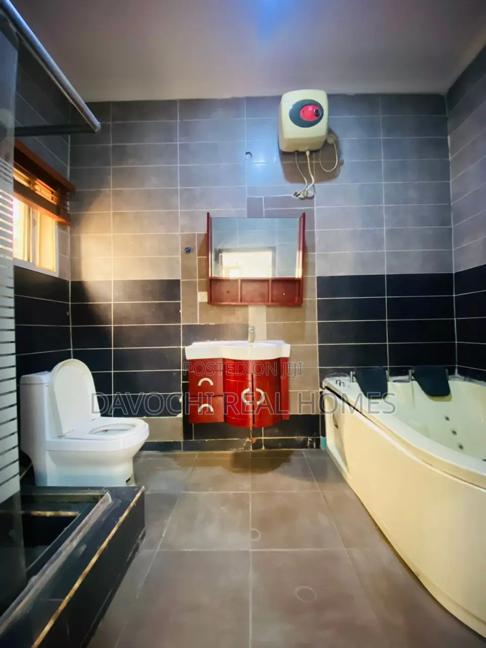 5bdrm Duplex in Chevron for rent in Chevron