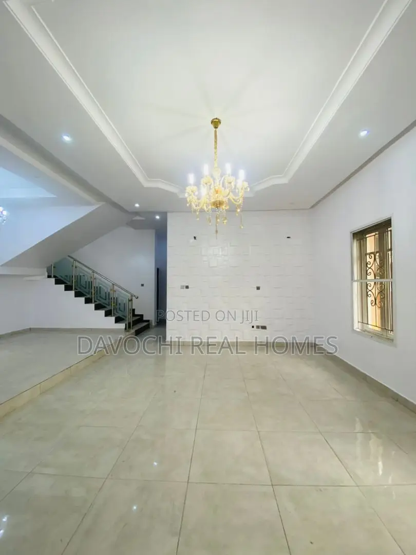 5bdrm Duplex in Chevron for rent in Chevron