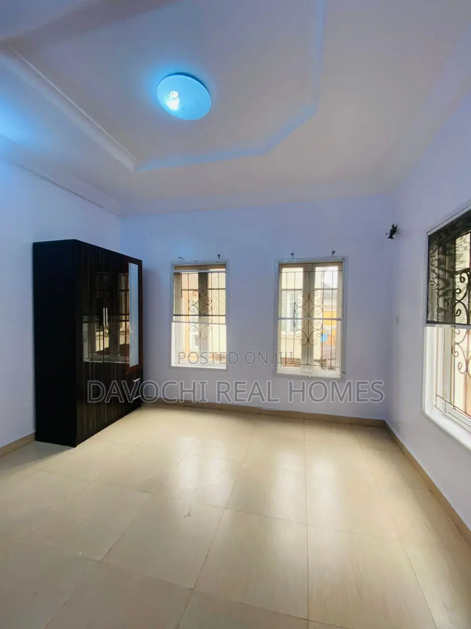 5bdrm Duplex in Chevron for rent in Chevron