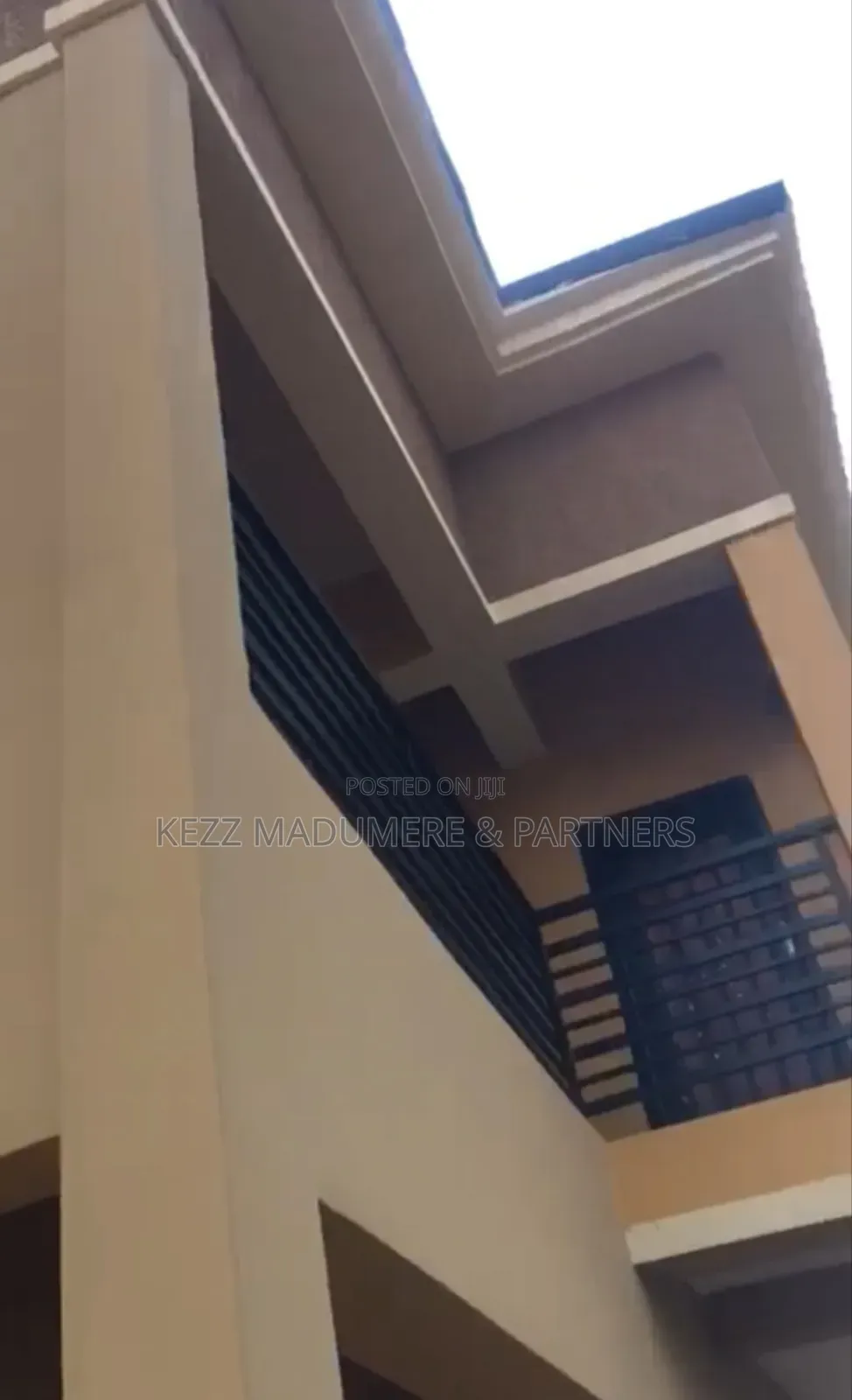 8bdrm Block of Flats in Thinker'S Corner , for sale in Enugu