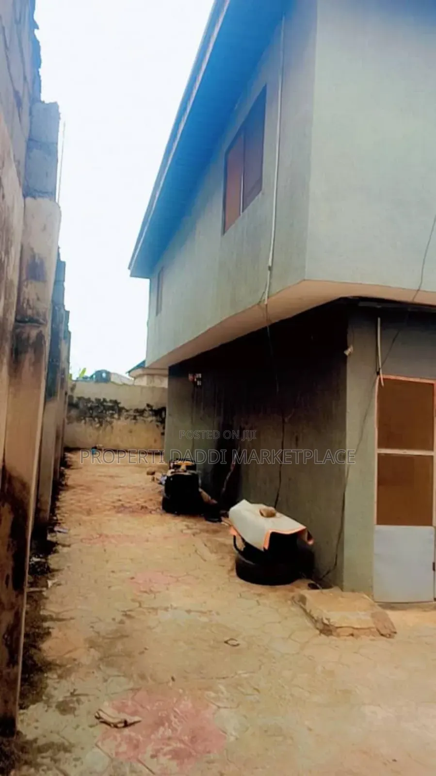 6bdrm Block of Flats in Peace Estate, Alimosho for sale in Alimosho