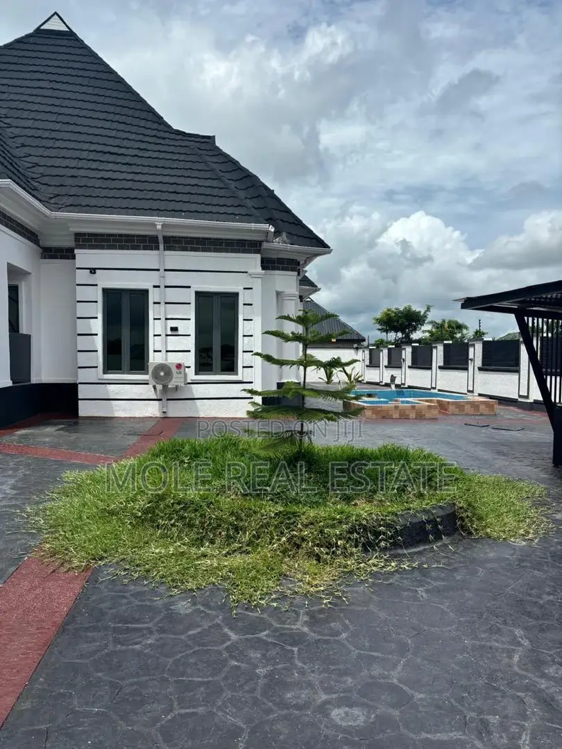 Big Mansion For Sale Felele Ibadan With Pool in Ibadan