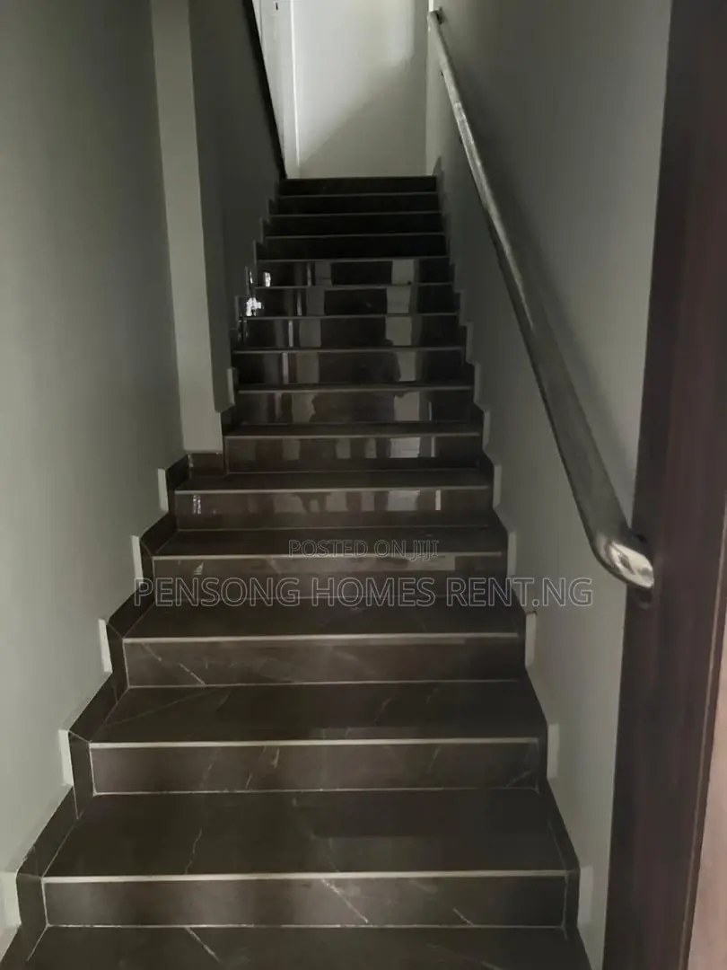 5bdrm Duplex in Cowry Creek, Ikate for rent in Ikate