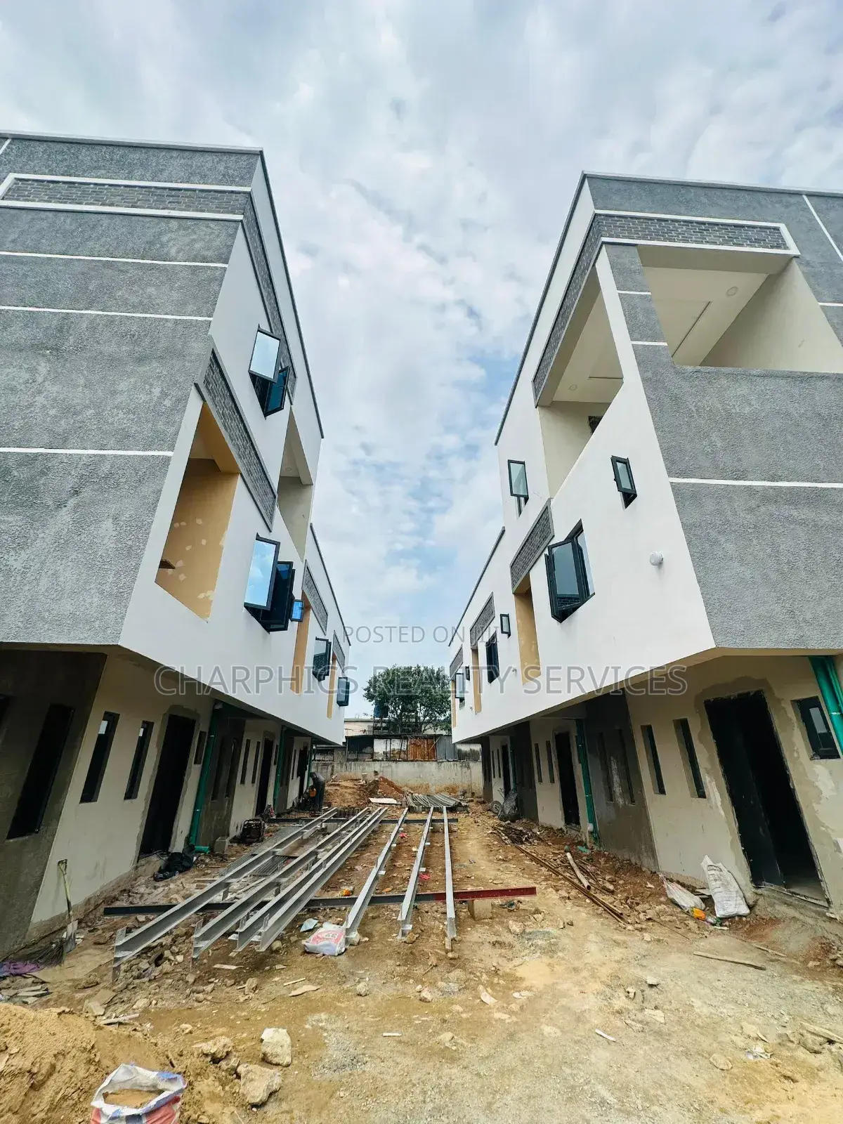 3bdrm Duplex in Ilupeju for sale in Ilupeju