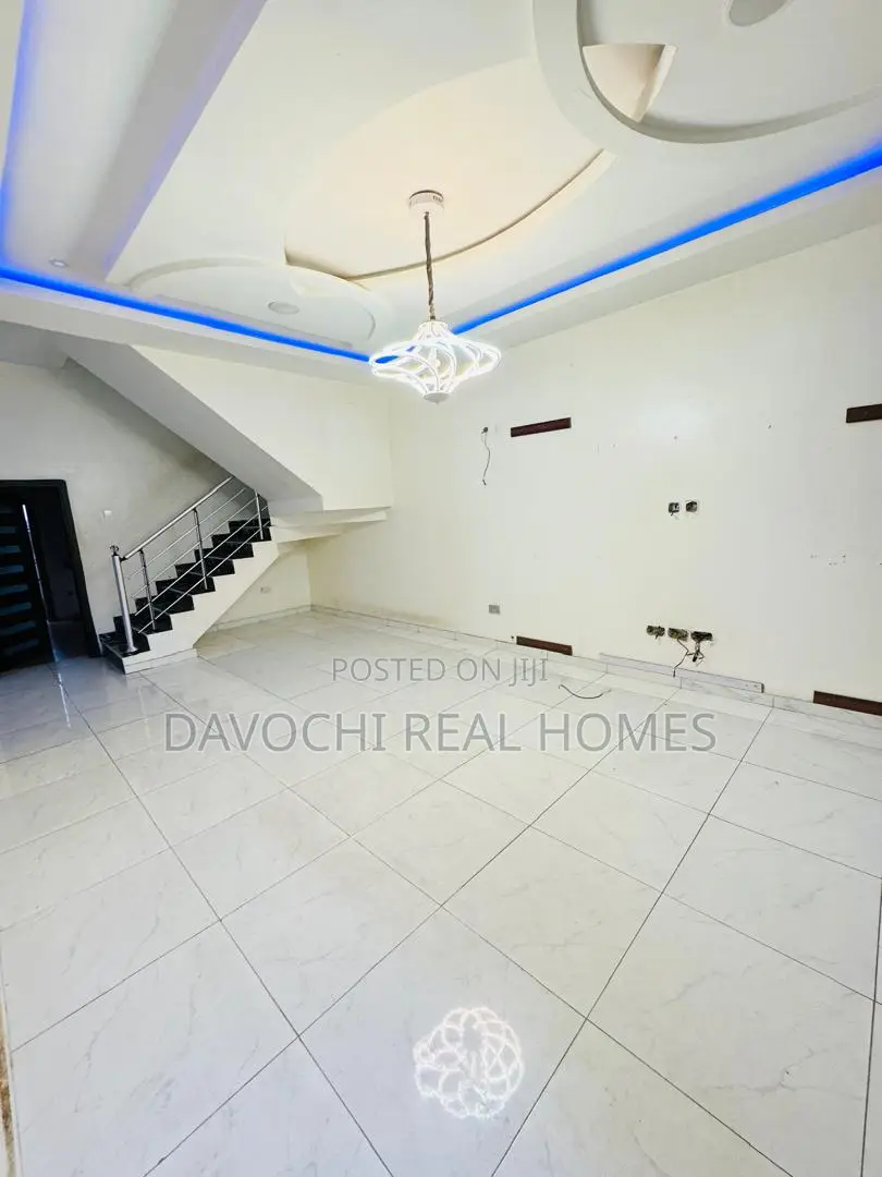 4bdrm Apartment in Ikota for rent in Ikota
