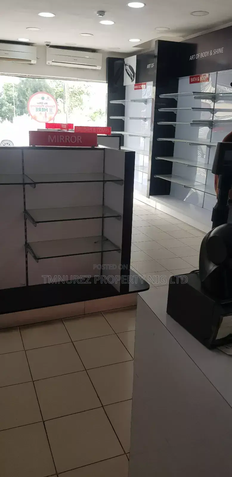Showroom Shop for Rent,Lekki Phase1, in Lekki Phase 1