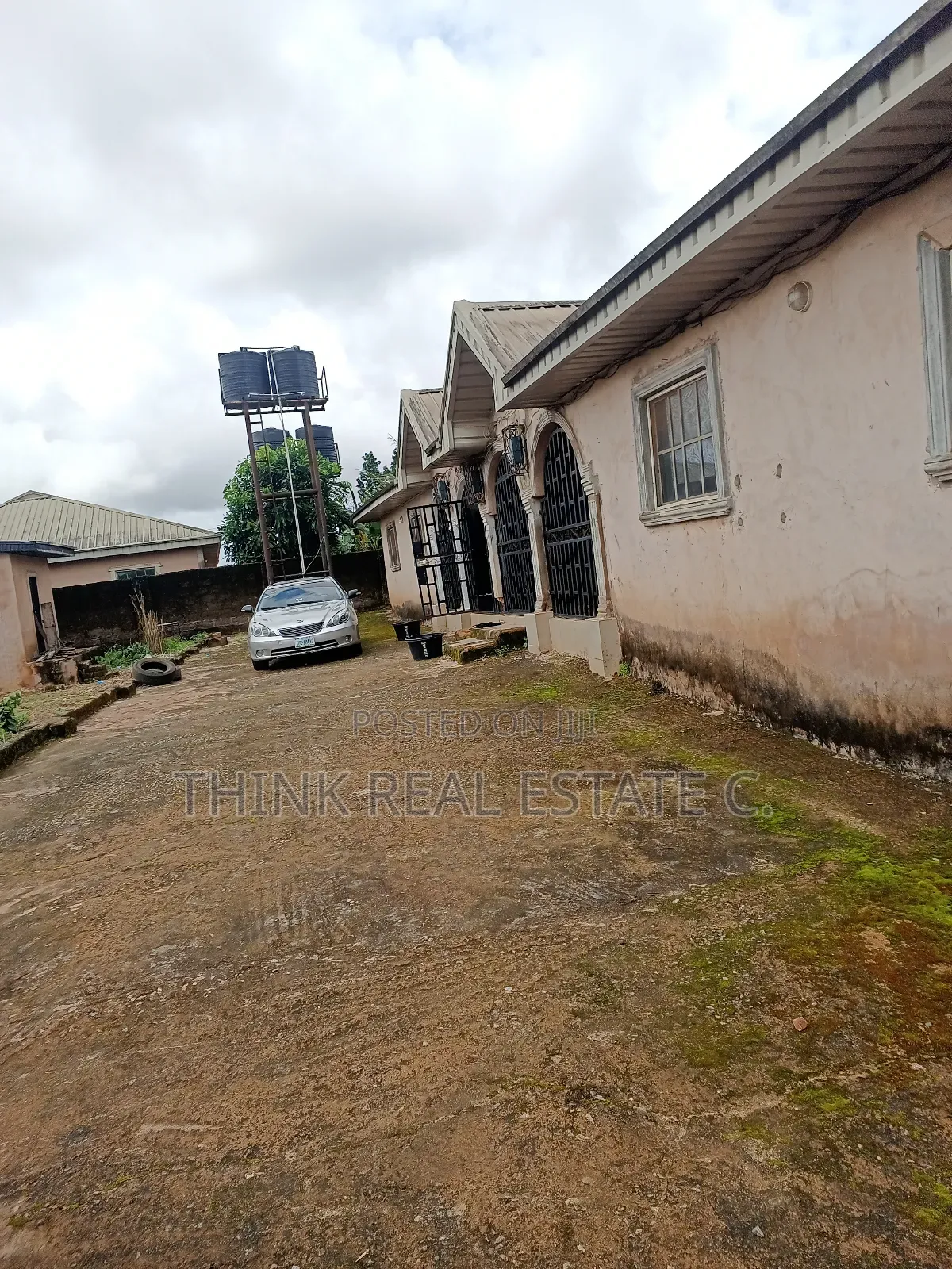 3bdrm Block of Flats in Isihor,Benin City for sale in Benin City