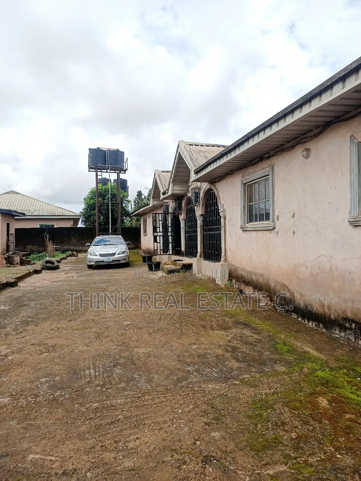 3bdrm Block of Flats in Isihor,Benin City for sale in Benin City