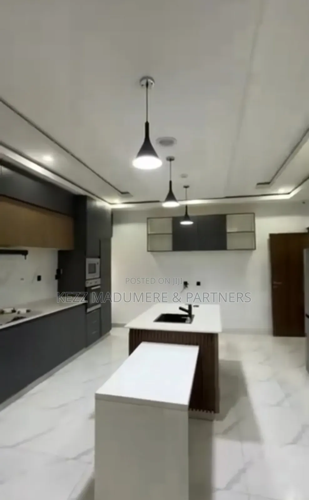 6bdrm Duplex in Apo Resettlement , for sale in Apo Resettlement