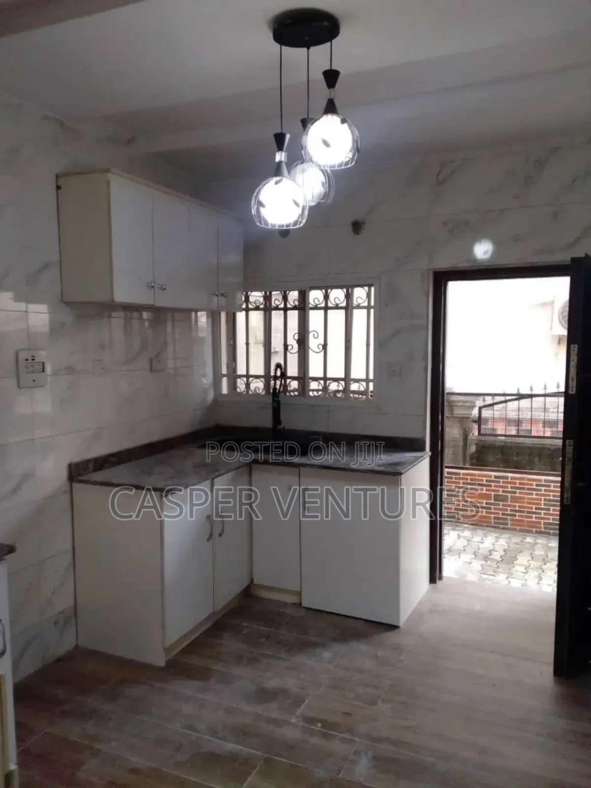 1bdrm Room & Parlour in Paradise 3, Chevron for rent in Chevron
