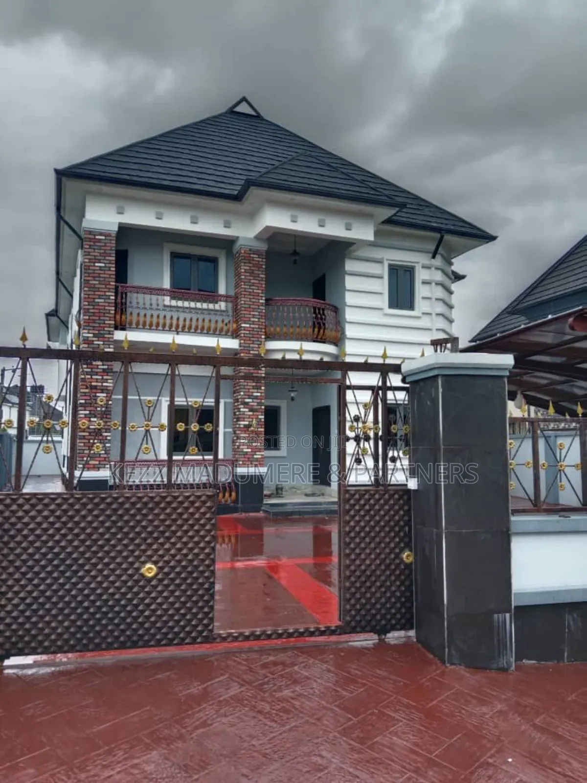 5bdrm Duplex in Eliozu Eneka Link for sale in Eneka