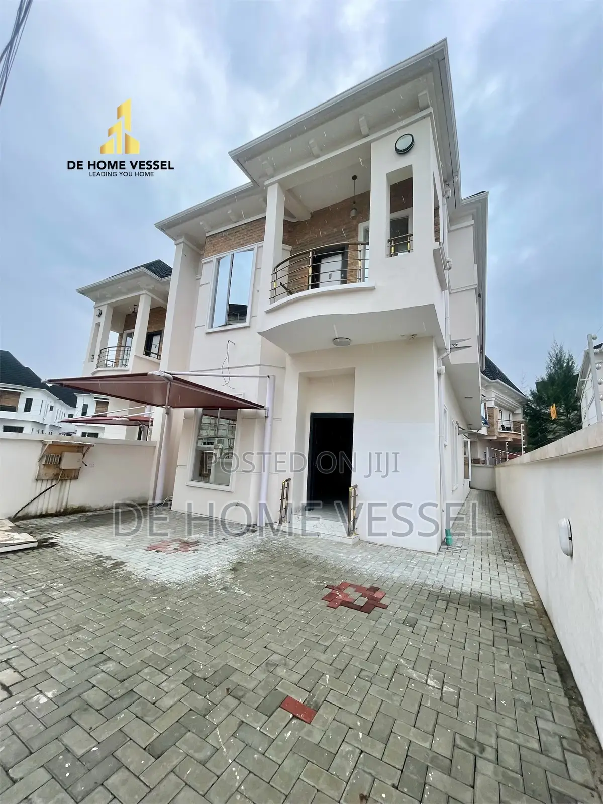 4bdrm Duplex in Ikota for sale in Ikota