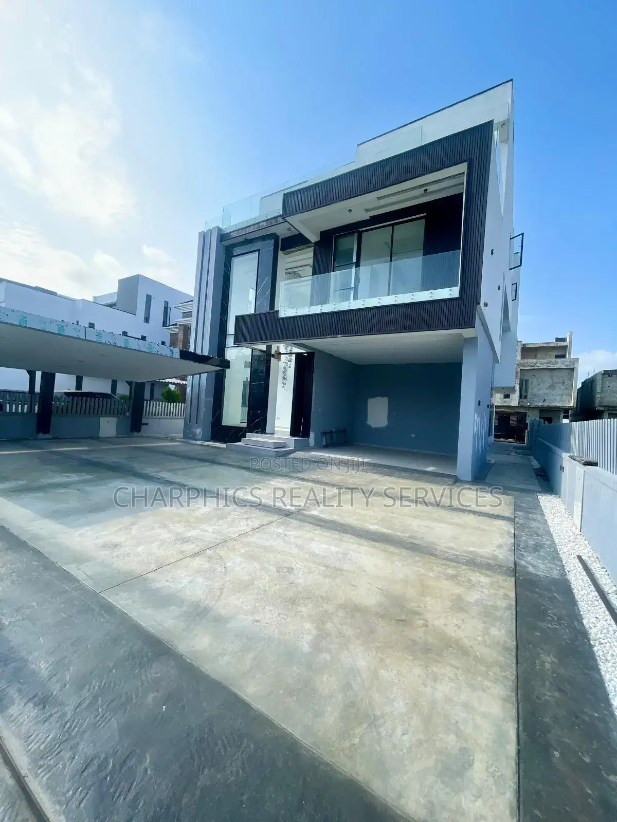 5bdrm Duplex in Lekki for sale in Lekki