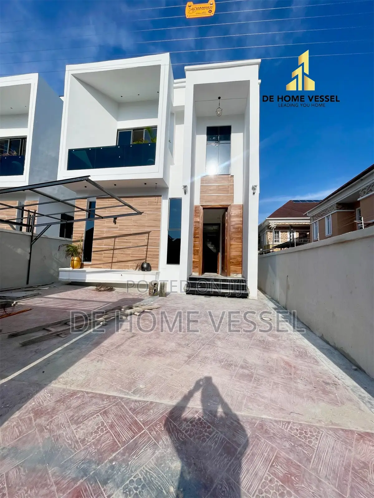 5bdrm Duplex in Chevron for sale in Chevron