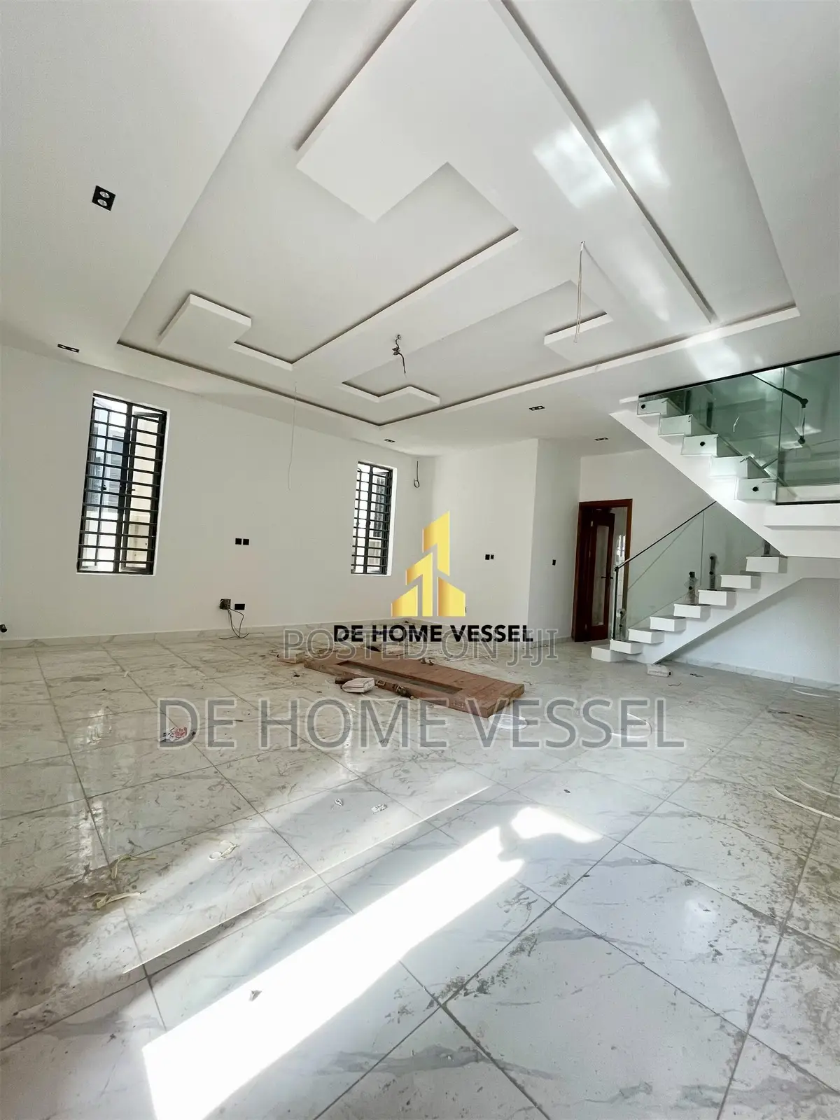 5bdrm Duplex in Chevron for sale in Chevron