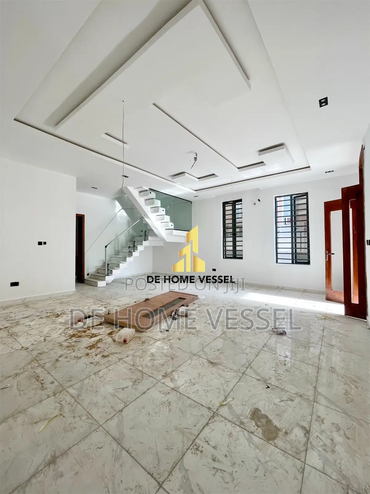 5bdrm Duplex in Chevron for sale in Chevron