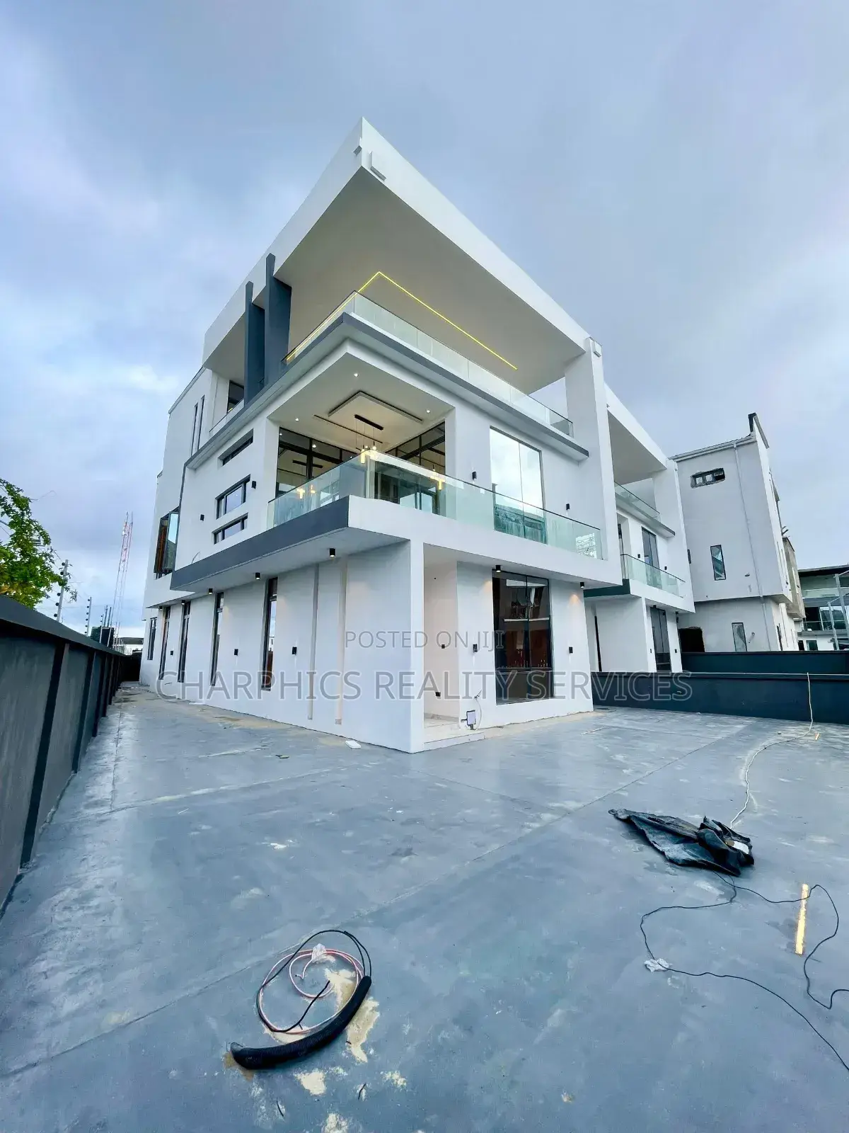 5bdrm Duplex in Lekki for sale in Lekki