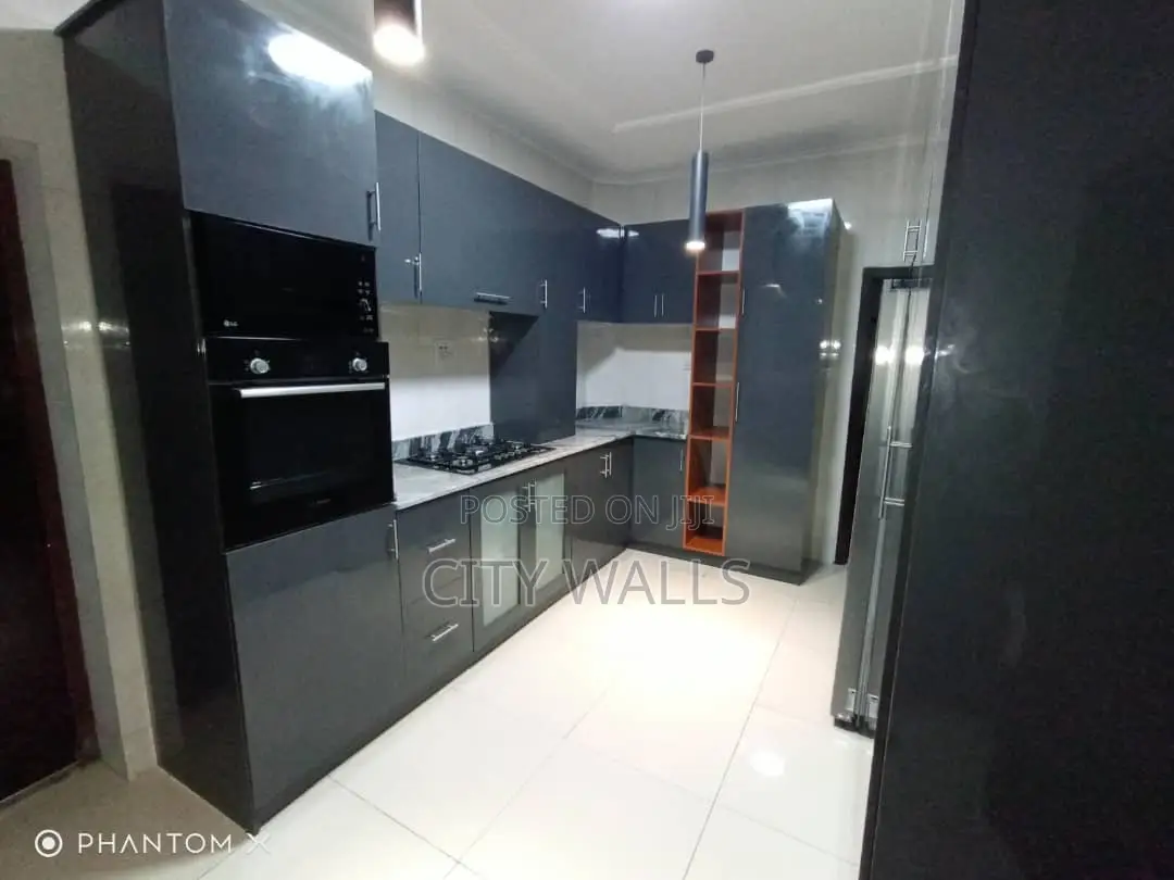 Furnished 3bdrm Block of Flats in Chevron for rent in Chevron