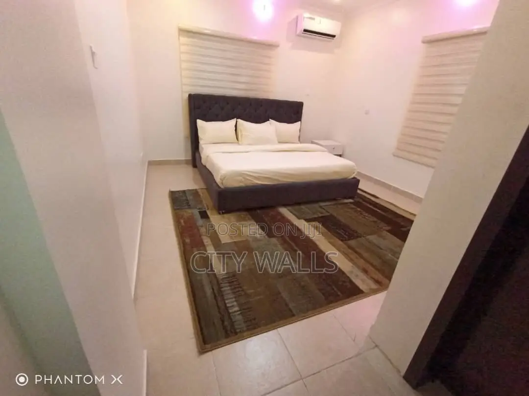 Furnished 3bdrm Block of Flats in Chevron for rent in Chevron