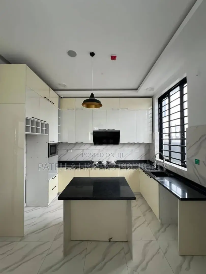 5bdrm Duplex in Lekki for sale in Lekki