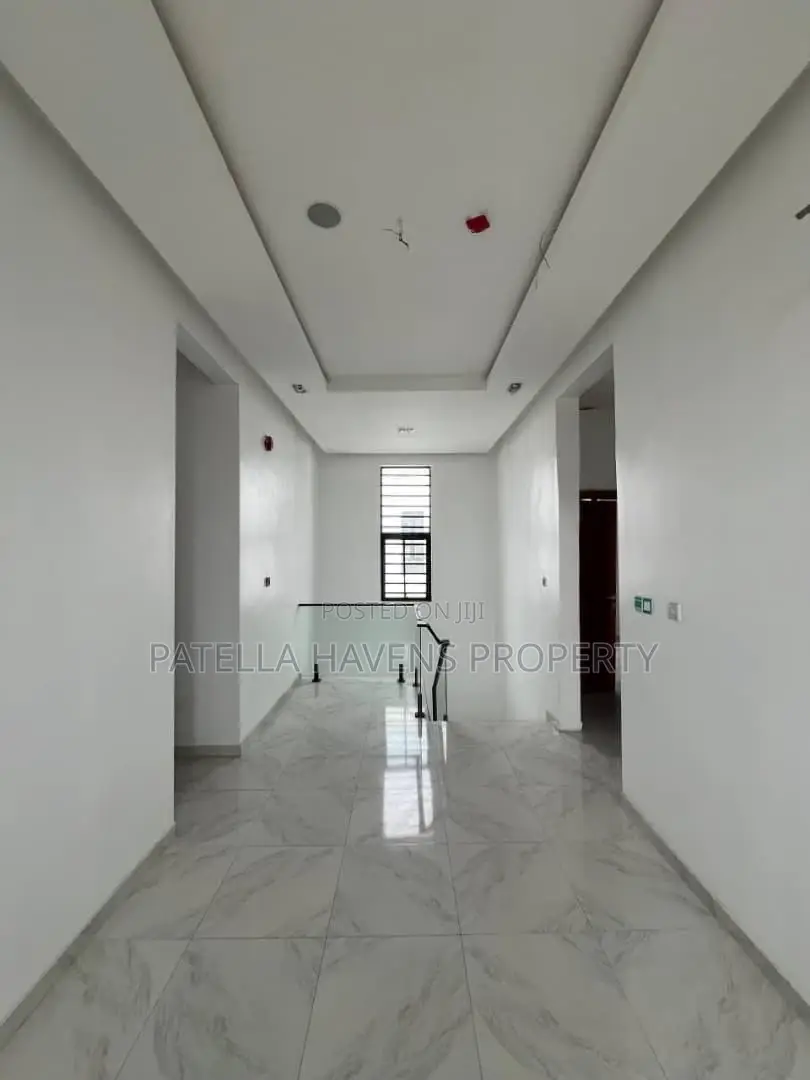 5bdrm Duplex in Lekki for sale in Lekki